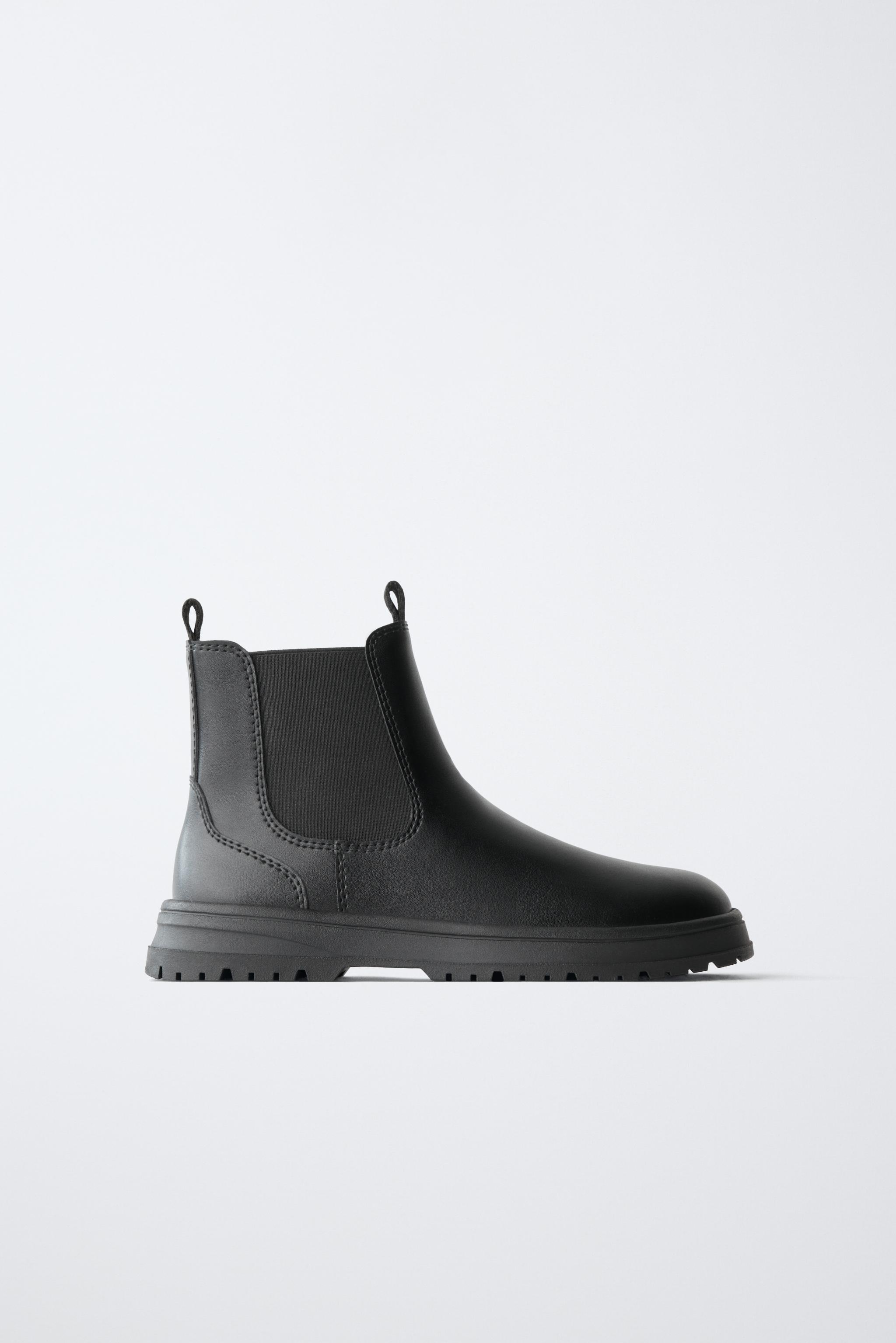 CHELSEA ANKLE BOOTS — Black