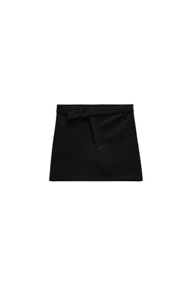ASYMMETRICAL WAISTLINE SKORT