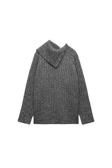 RIBBED KNIT SWEATER