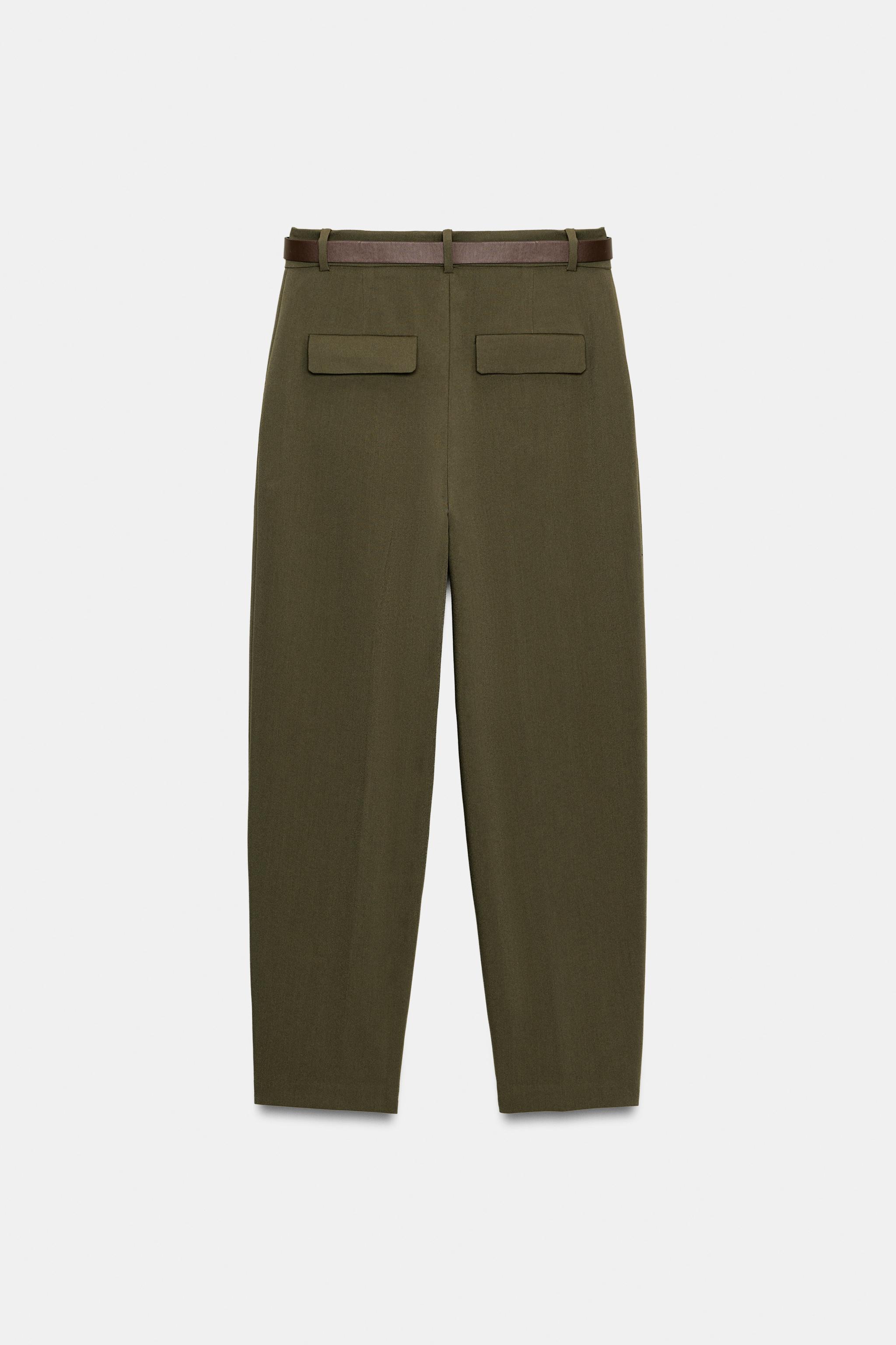 PANTALON À PINCES ET CEINTURE