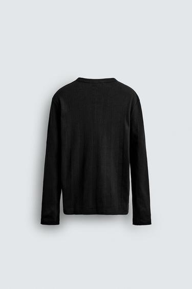 CAMISETA CUELLO BOTONES ESTRUCTURA - Negro de Zara