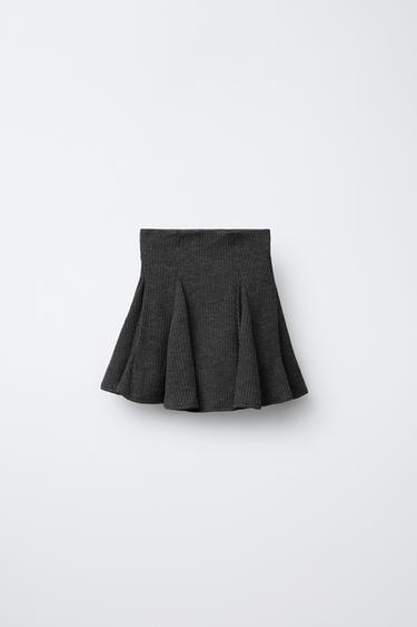 JUPE-SHORT EN MAILLE CÔTELÉE À VOLANTS - Gris chiné de Zara - Image 1