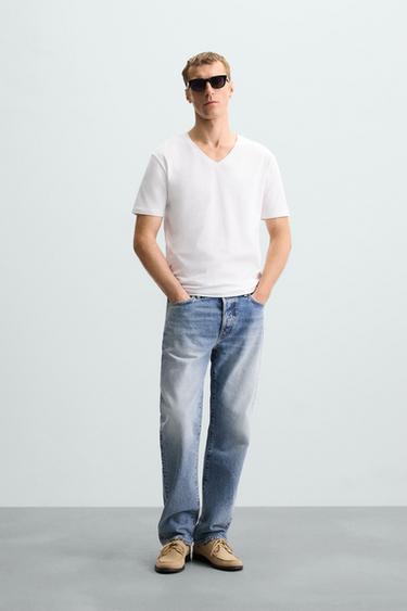 БАЗОВА ФУТБОЛКА З V-ПОДІБНИМ ВИРІЗОМ - Білий Zara