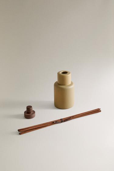 (190 ML) BERGAMOT & SANDALWOOD REED DIFFUSERS - Ecru / Green by Zara - Image 2