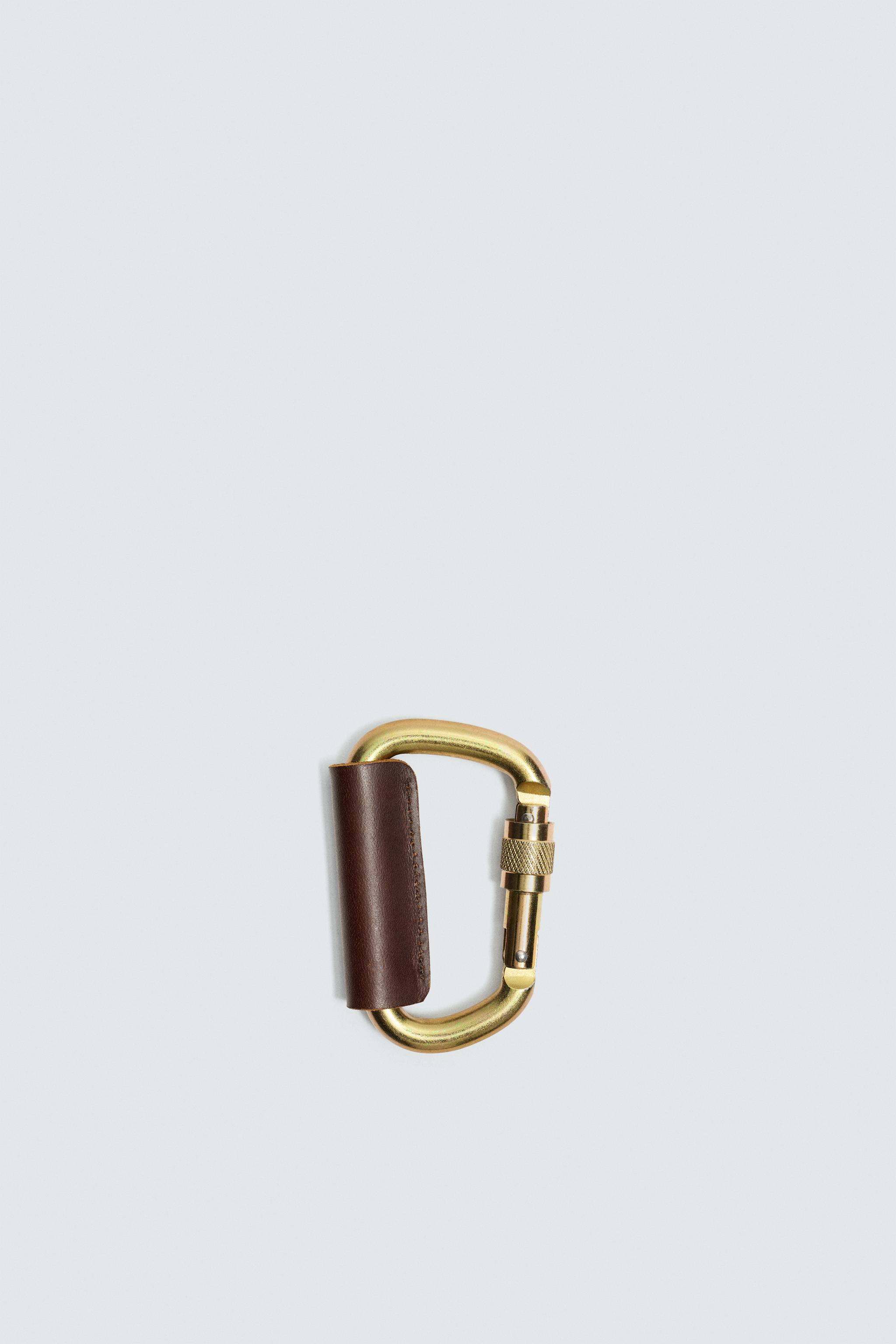 LEATHER DETAIL CARABINER AARON LEVINE X ZARA