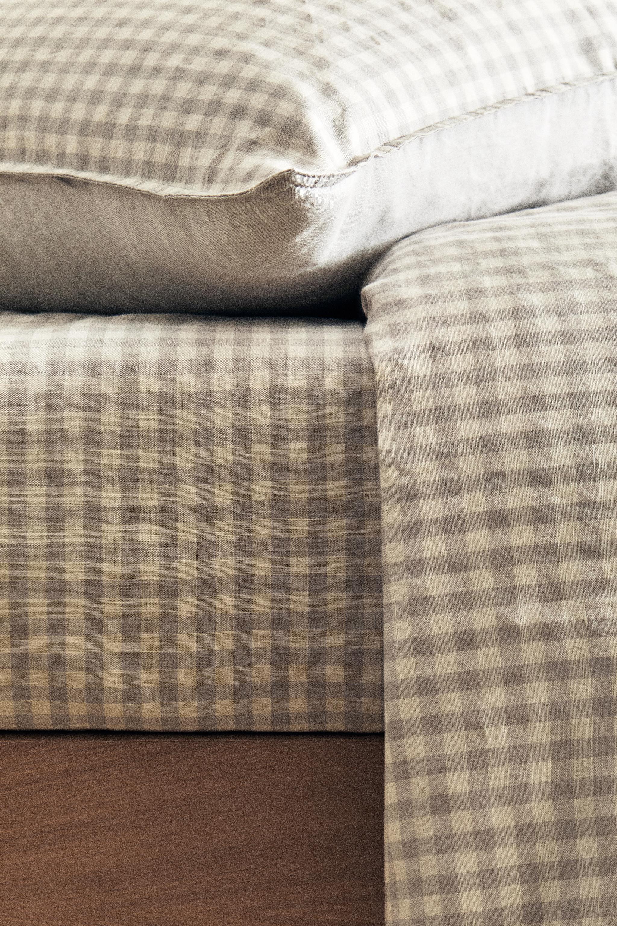 CHILDREN’S GINGHAM FITTED SHEET
