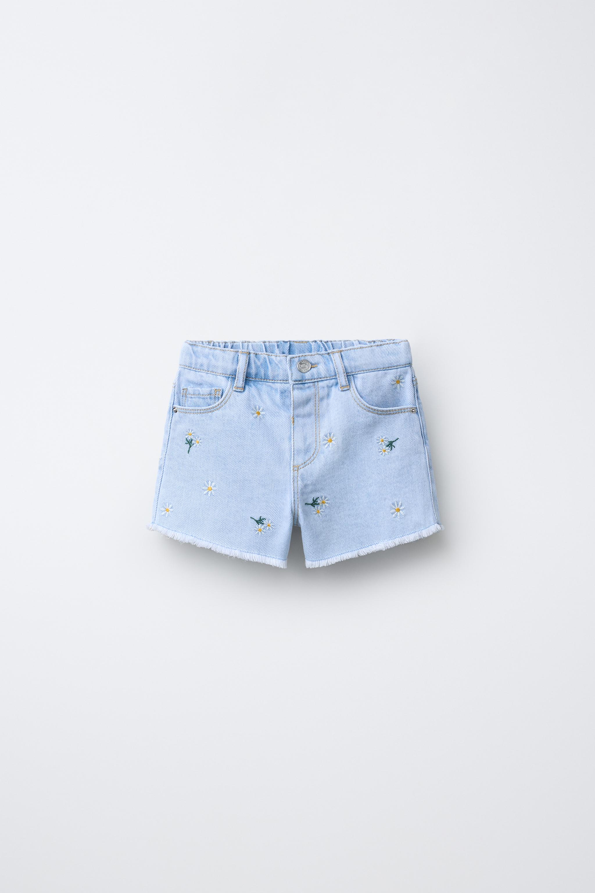 EMBROIDERED DAISY DENIM SHORTS