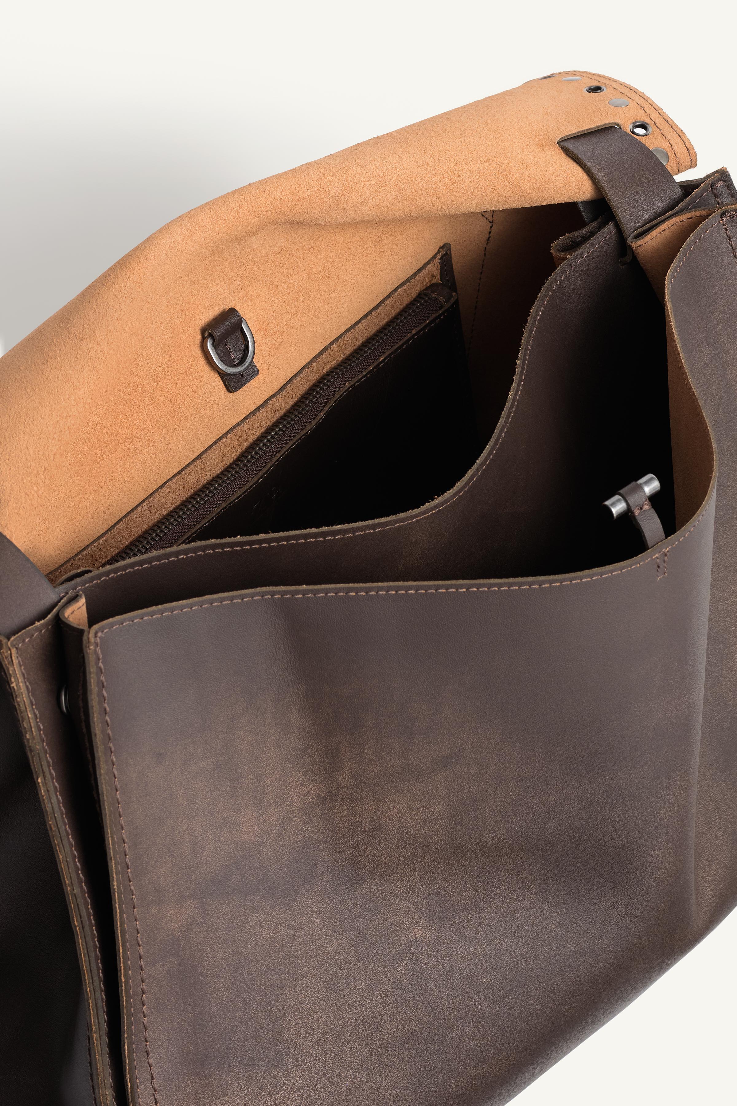 SAC BANDOULIÈRE EN CUIR À CLOUS
