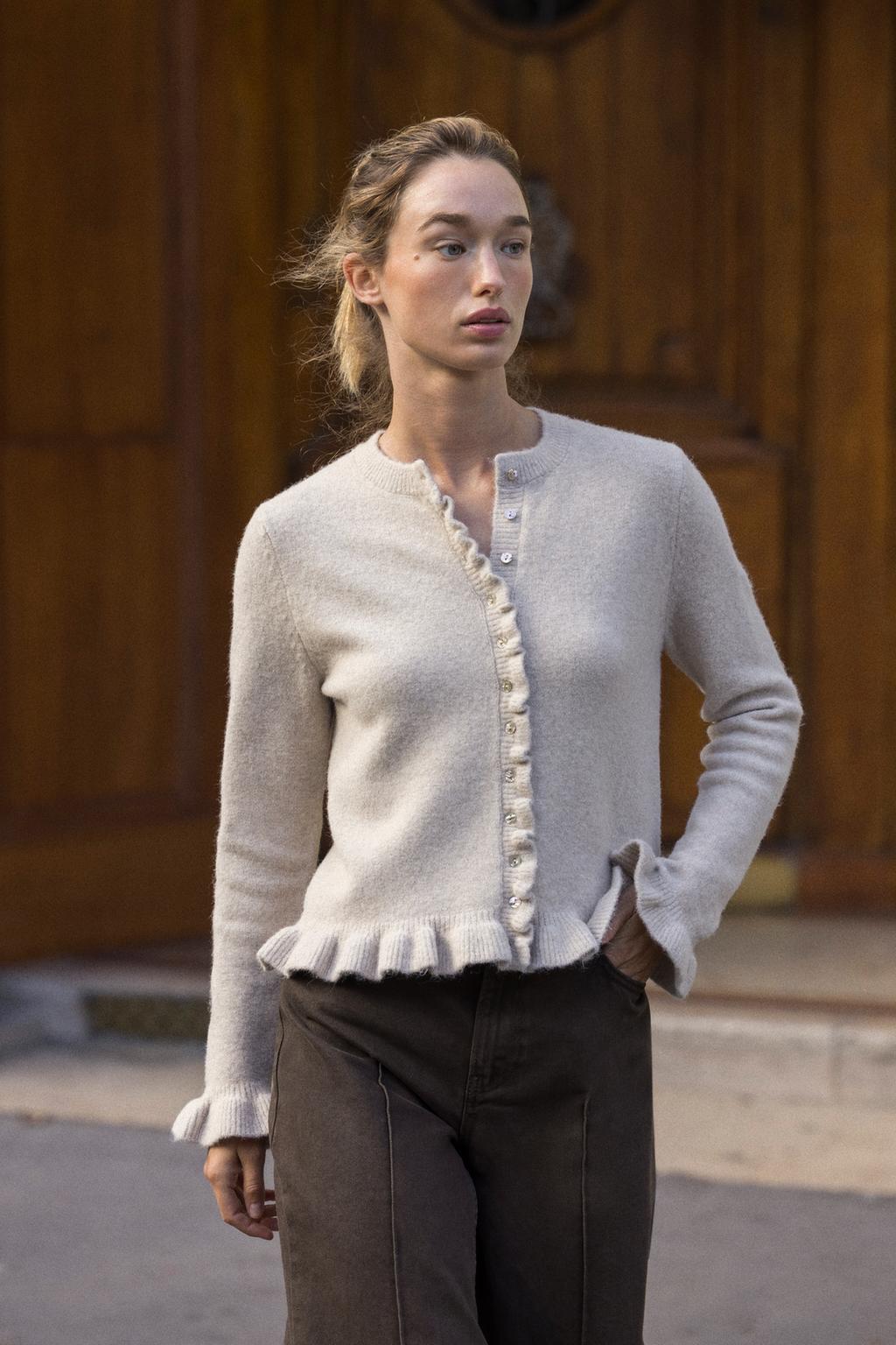 RUFFLED KNIT CARDIGAN