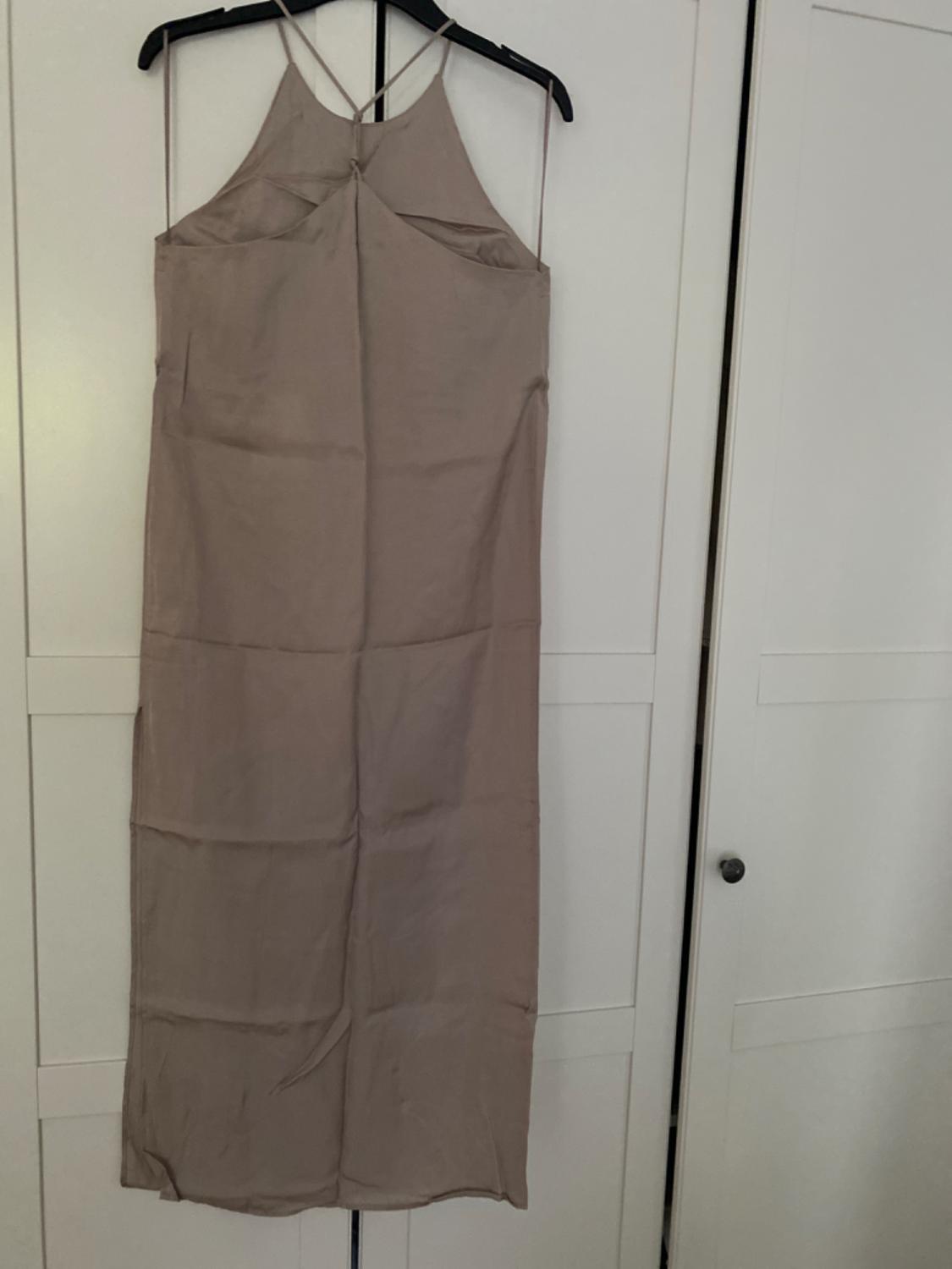 MIDI DRESS WITH FRONT KNOT - Image 2