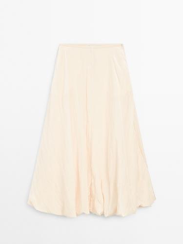 Falda midi globo efecto crinkle - STUDIO - Crudo de Zara