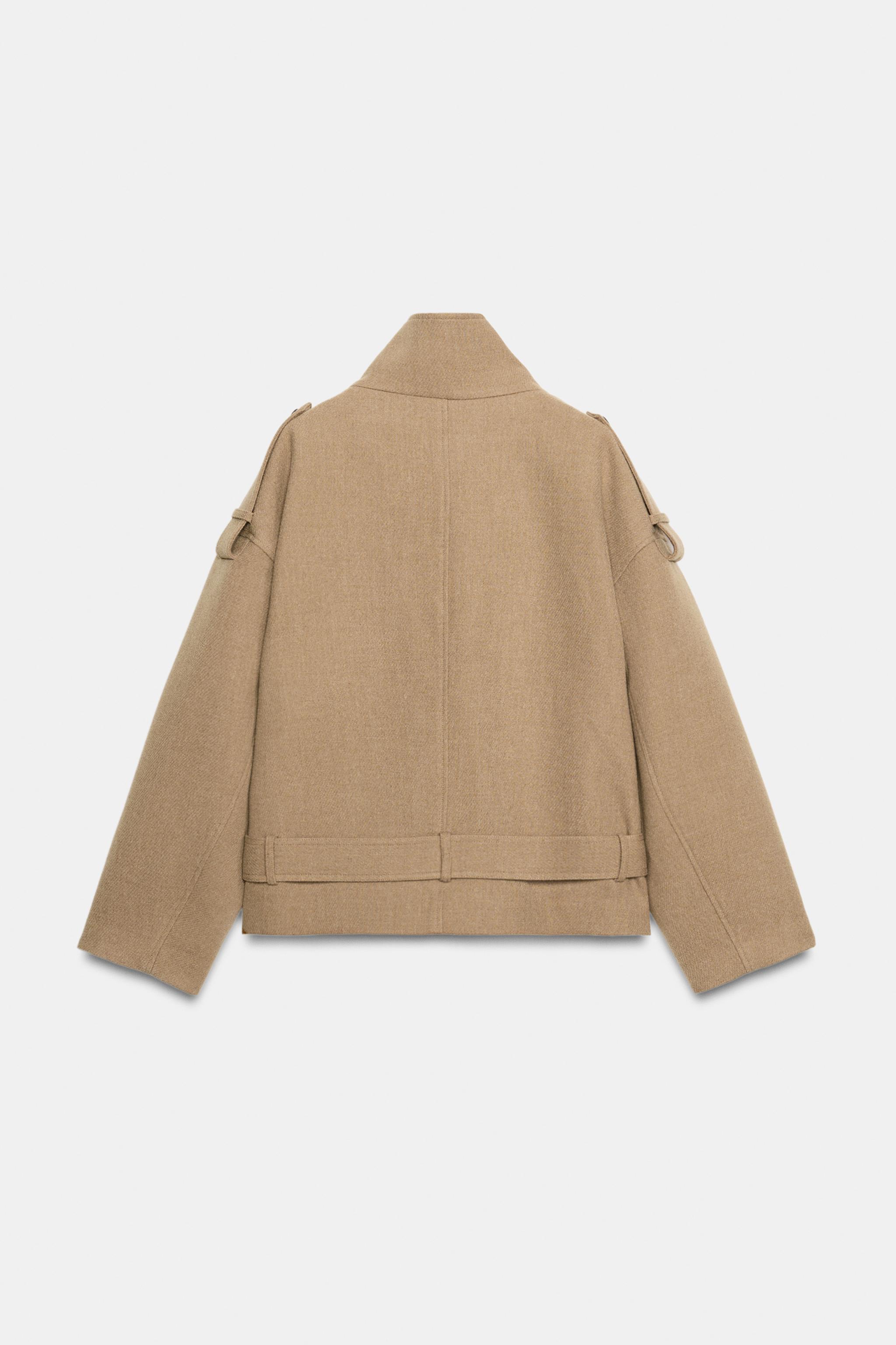 MANTEAU COURT COL MONTANT CEINTURE