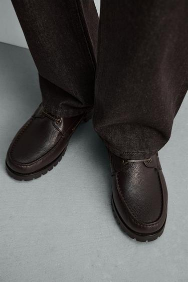 CHAUSSURES BATEAU EN CUIR - Marron de Zara - Image 2