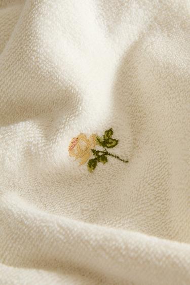 BATH TOWEL WITH FLORAL EMBROIDERY - Ivory by Zara
