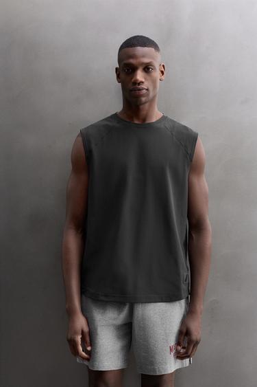 СПОРТИВНАЯ ФУТБОЛКА-МАЙКА ИЗ ВЫСОКОТЕХНОЛОГИЧНОЙ ТКАНИ — АНТРАЦИТОВО-СЕРЫЙ от Zara