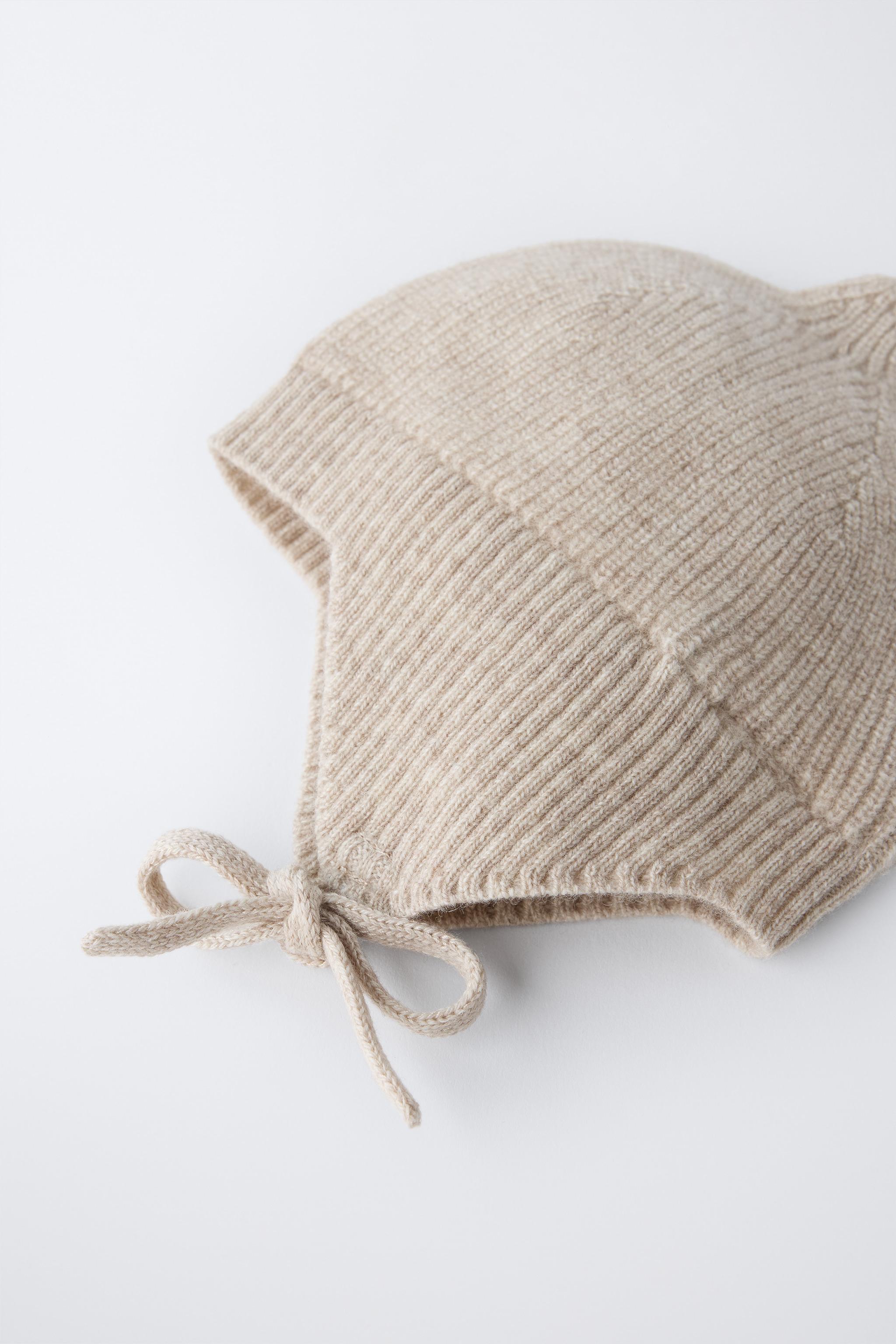 BONNET EN MAILLE AVEC LAINE