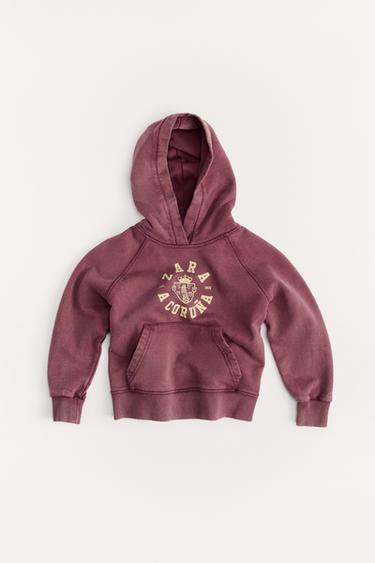 1/2-6 ЛЕТ/ ХУДИ С КАПЮШОНОМ VARSITY 50TH ANNIVERSARY — ТЕМНО-БОРДОВЫЙ от Zara