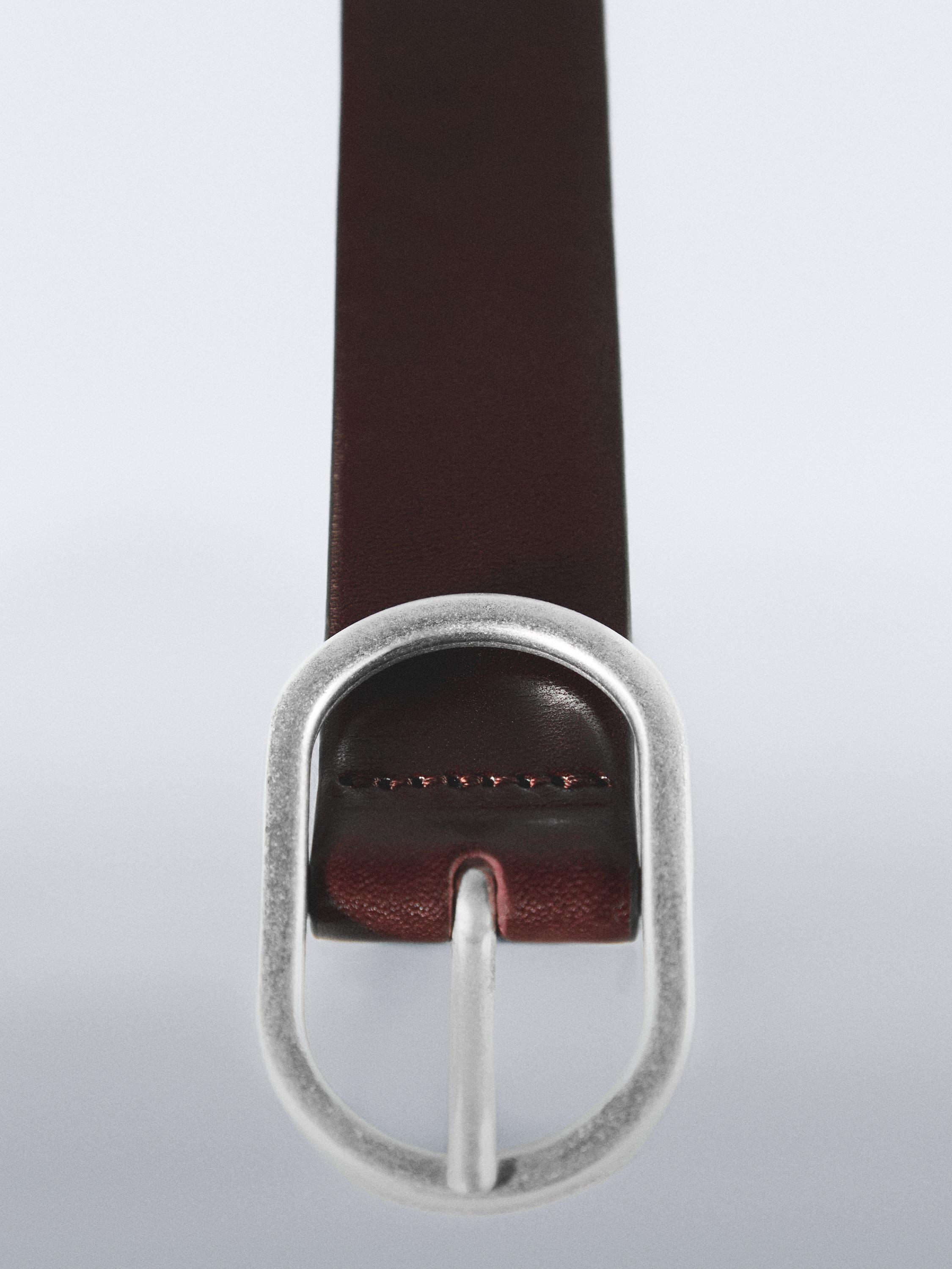 Ceinture boucle ovale en cuir nubuck
