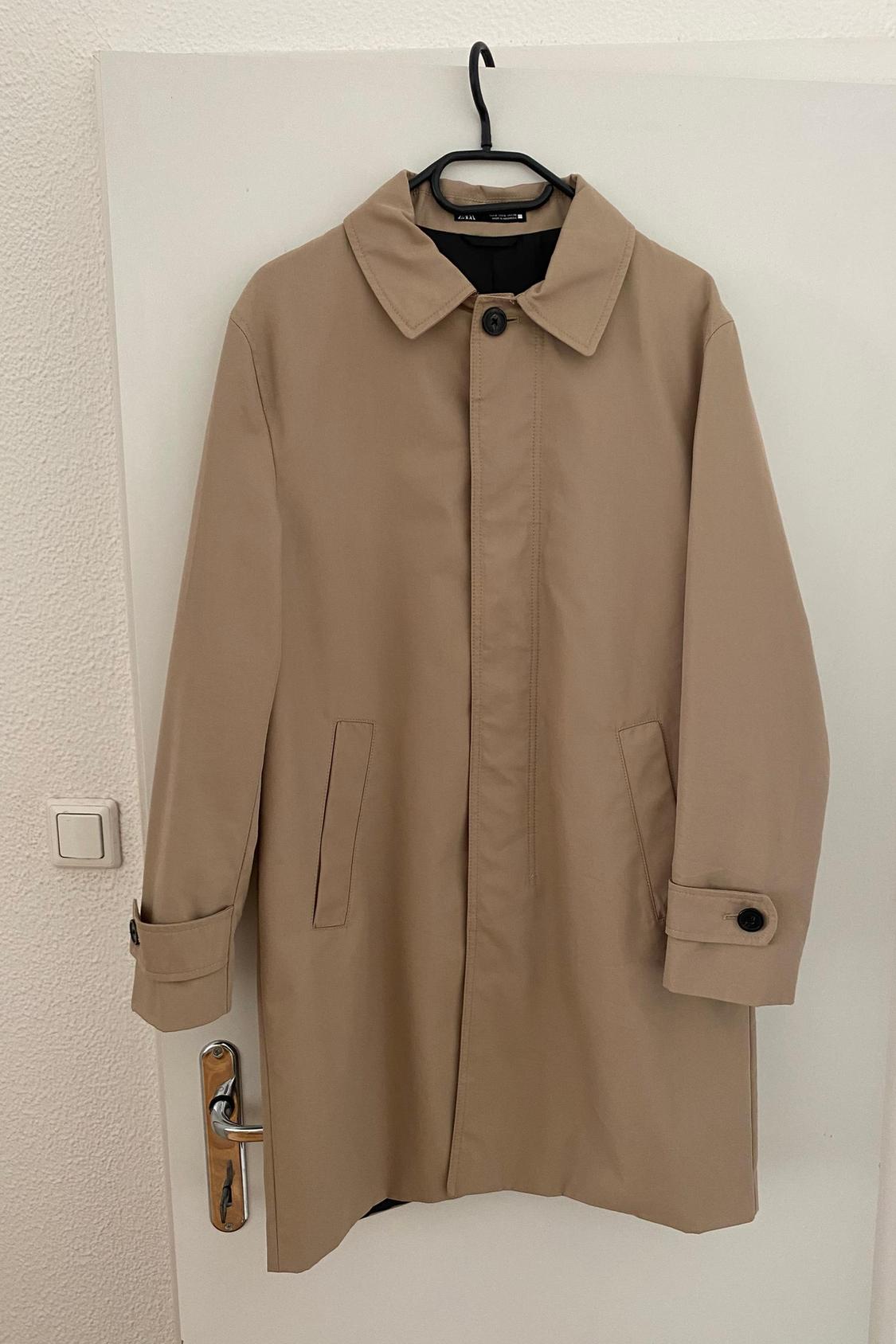WATER-REPELLENT COAT