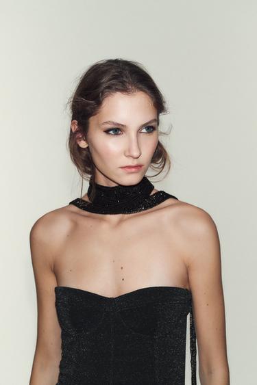 TOP STRAPLESS مطاطي لامع - أسود الخاص بـ Zara