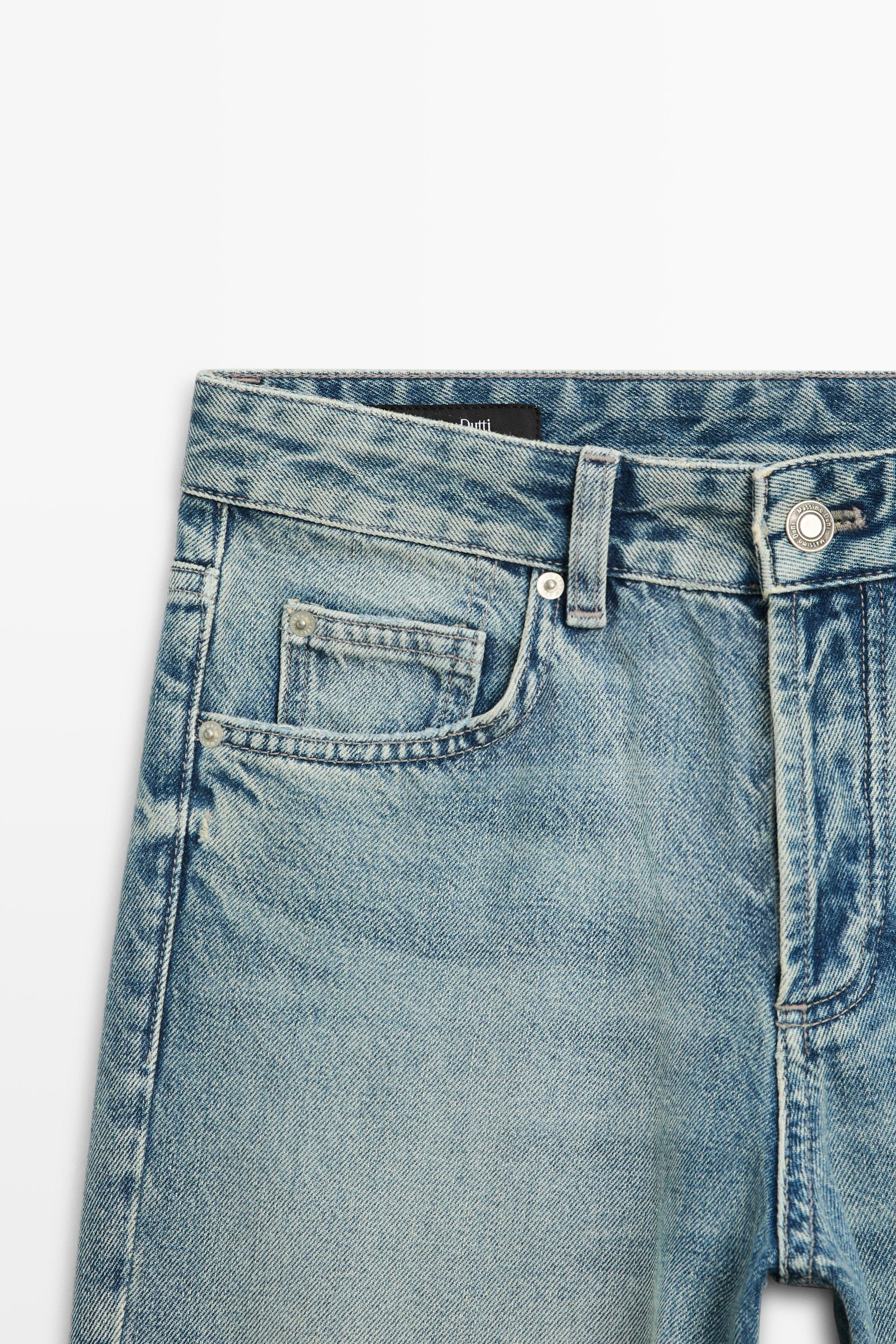 Mid-waist stovepipe jeans with frayed hems