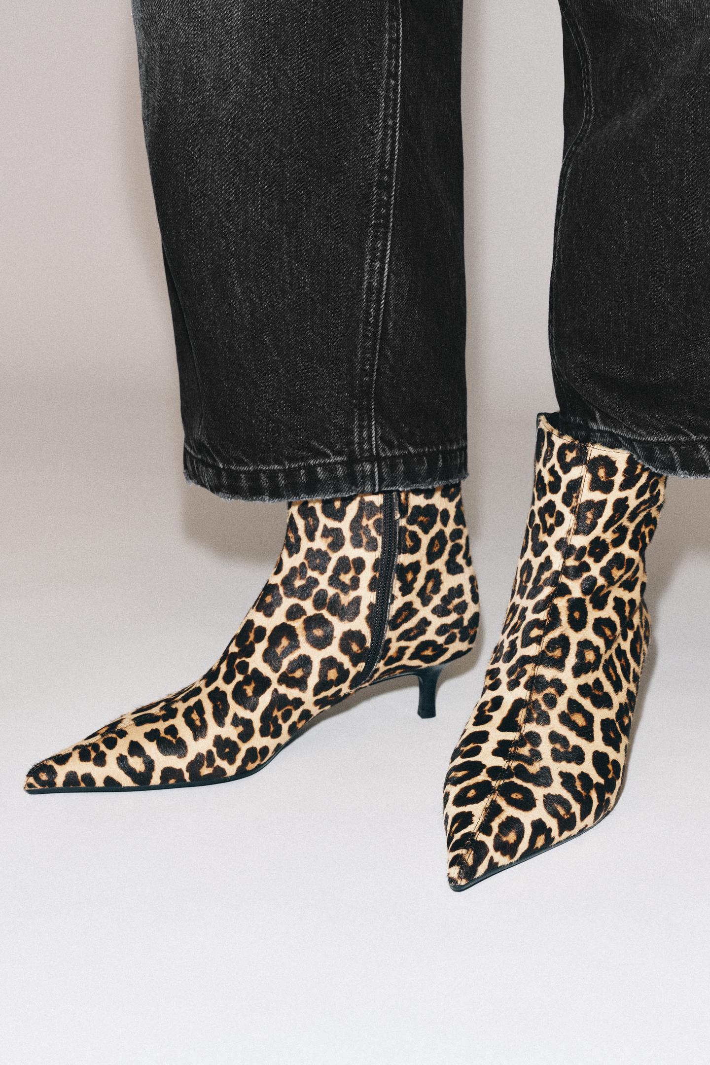 Женские ботинки Zara Printed Leather Kitten Ankle, цвет: Леопардовый — фото 2