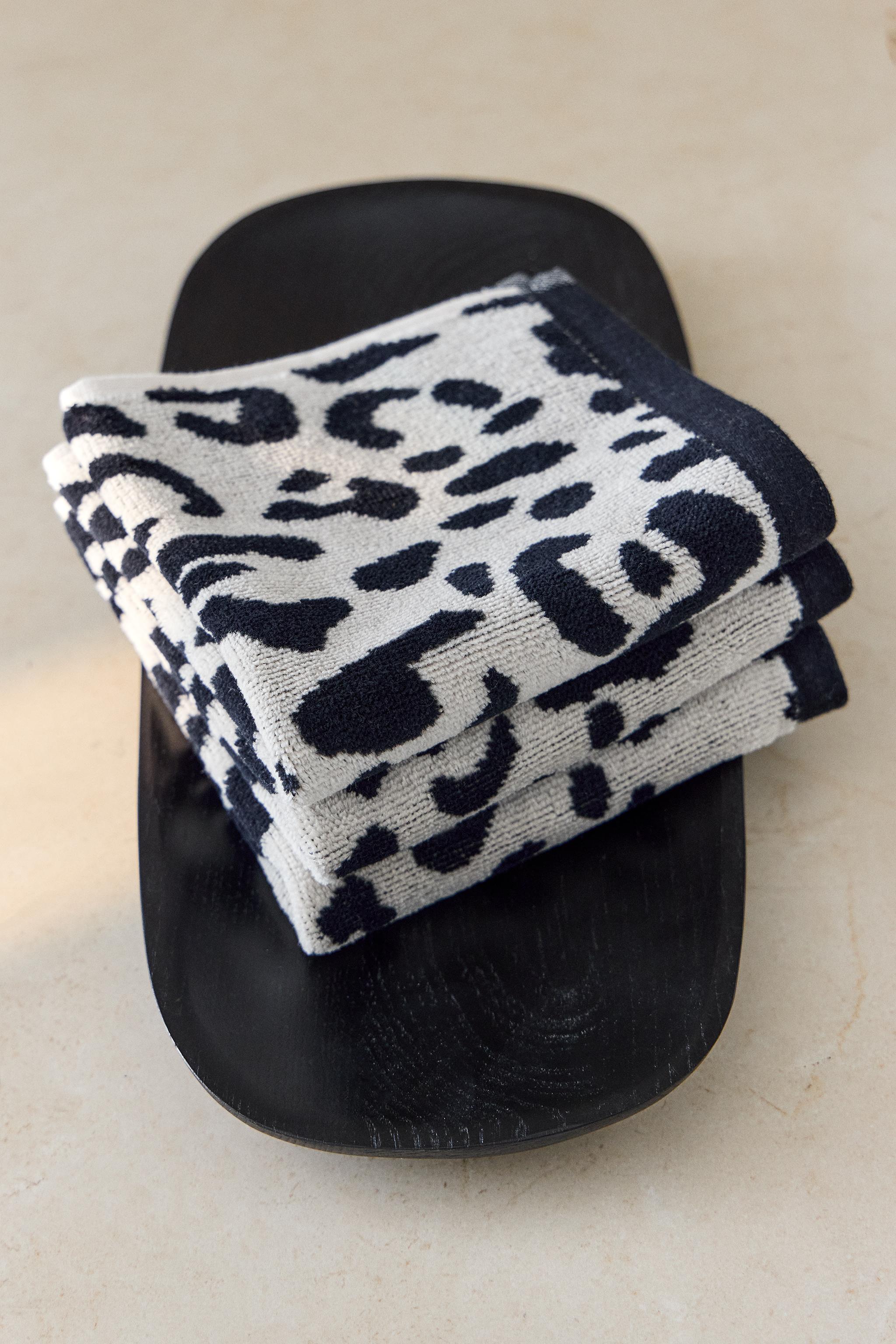 PACK OF ANIMAL PRINT VELOUR HAND TOWELS (PACK OF 3) — Sand / Black