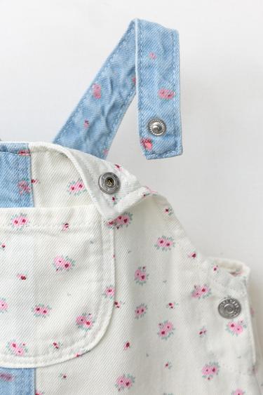 ROBE-SALOPETTE ET CULOTTE EN DENIM PATCHWORK FLEURI - Bleu / Blanc de Zara - Image 2