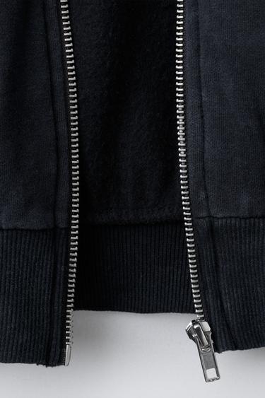 SWEAT À CAPUCHE EFFET DÉLAVÉ ÉTOILE ET CLOUS - Gris anthracite de Zara - Image 3