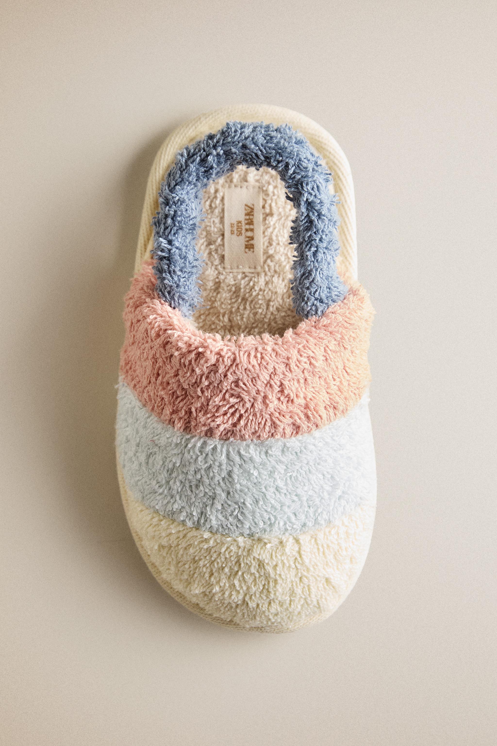 CHAUSSONS ENFANT SERVIETTE DE BAIN