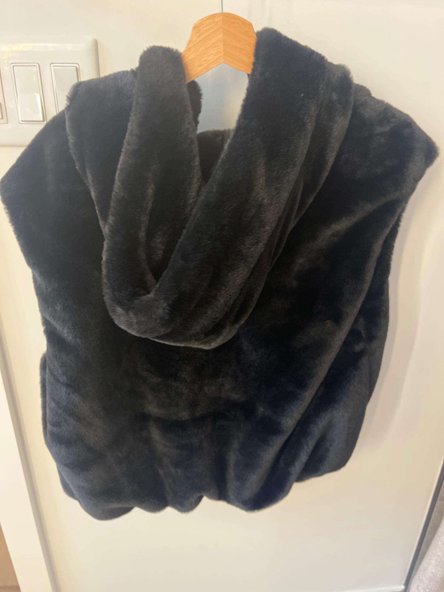 FAUX FUR HOODED VEST