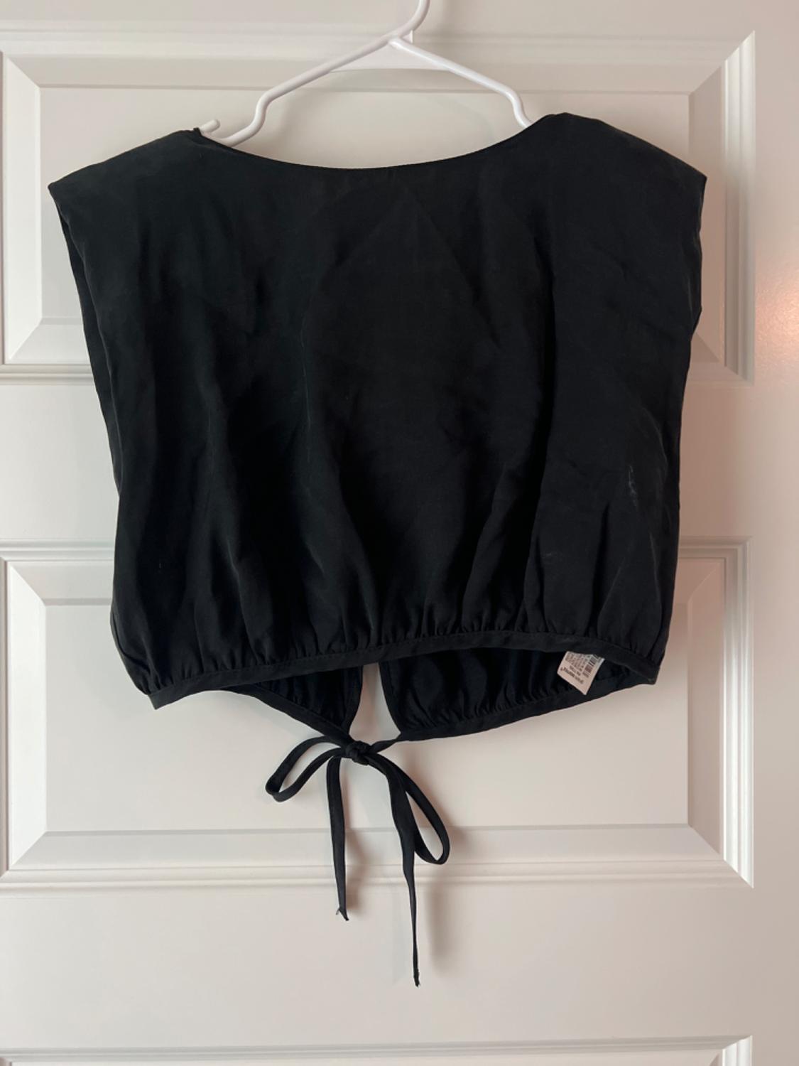 CROPPED TOP WITH SHOULDER PADS