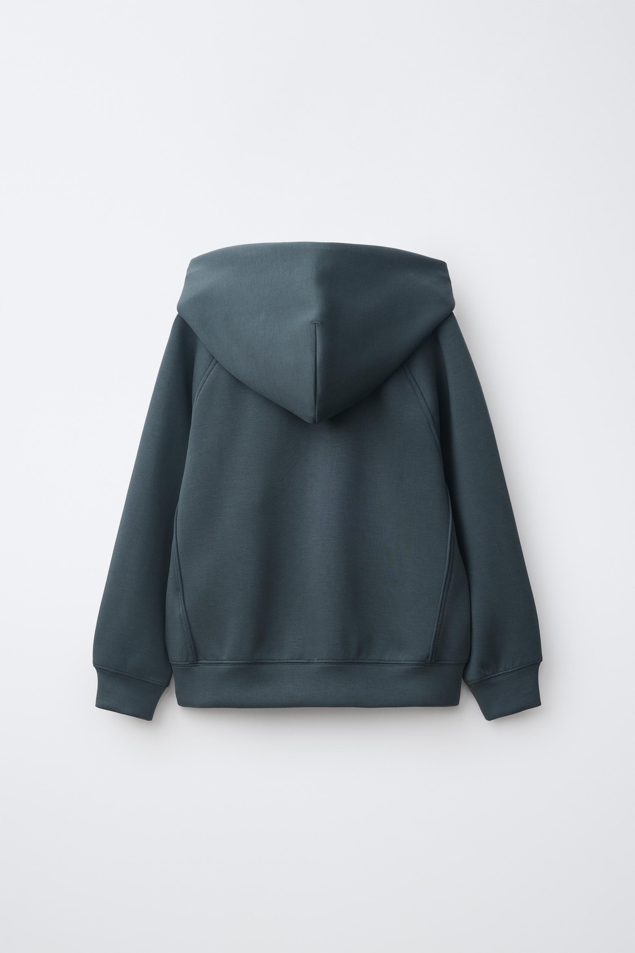 SPORTY ZIP-UP HOODIE