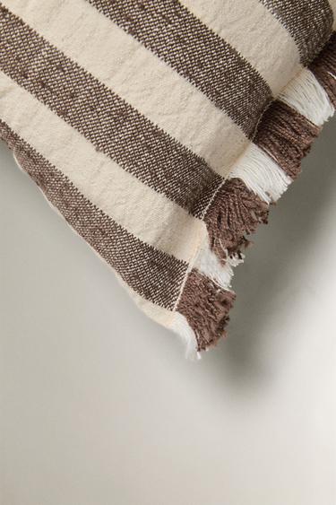 HOUSSE DE COUSSIN RAYURES - Marron de Zara - Image 1