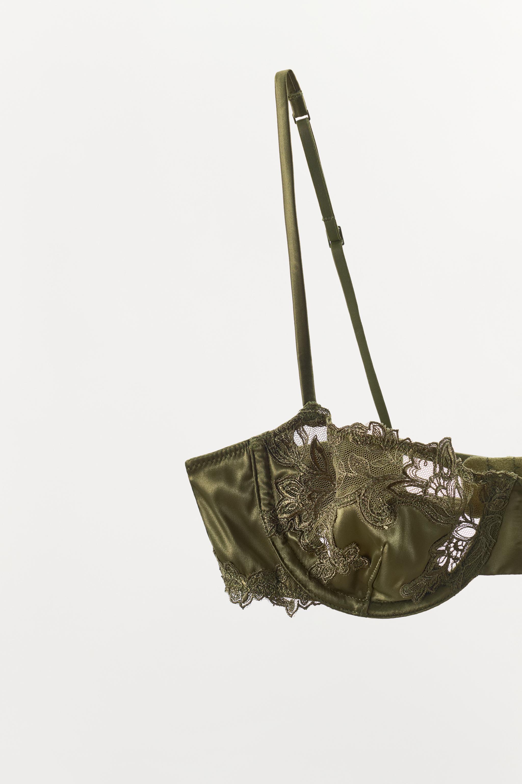 SOUTIEN-GORGE SATINÉ À ARMATURES ET DENTELLE
