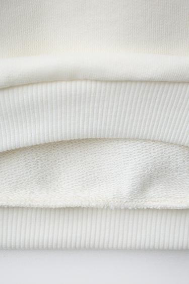 SWEAT À RAYURES ET PIÈCE CŒUR - Écru de Zara - Image 3