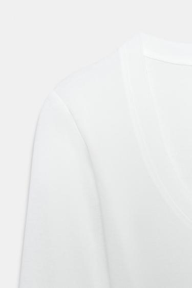 T-SHIRT EN CRÊPE À MANCHES LONGUES - Écru de Zara - Image 8