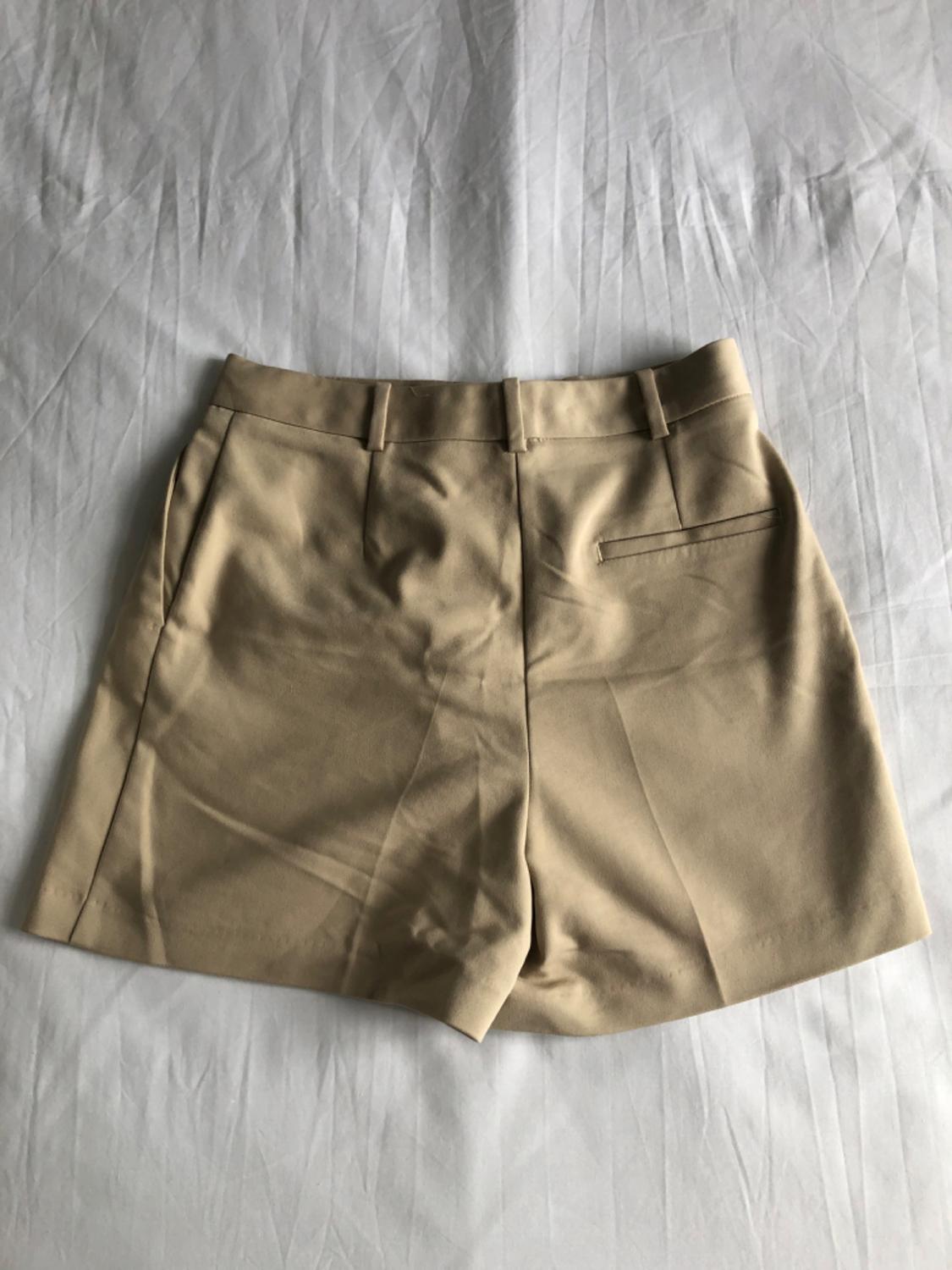 DARTED HIGH-WAIST BERMUDA SHORTS - Image 2