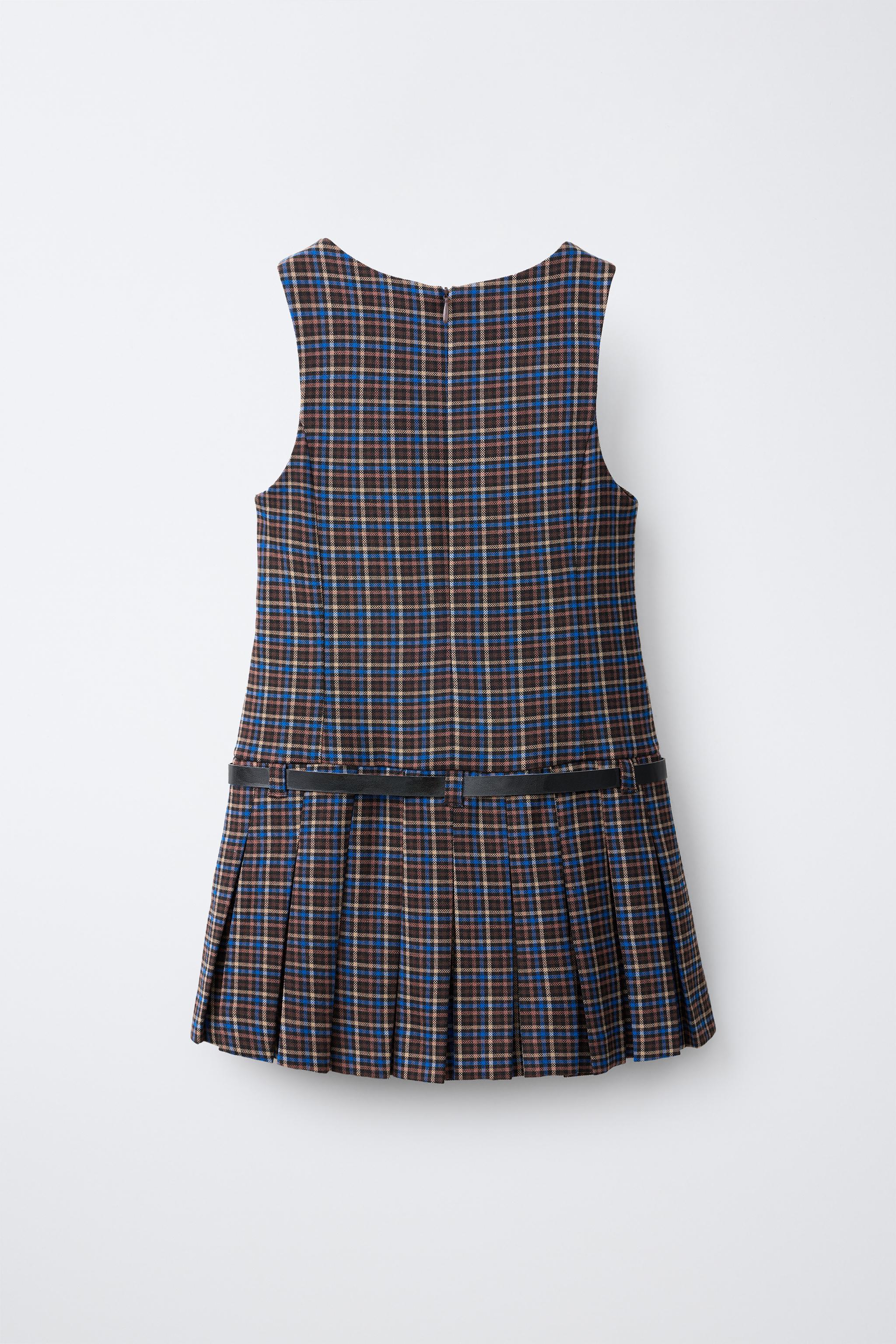 ROBE-SALOPETTE À CARREAUX ET CEINTURE