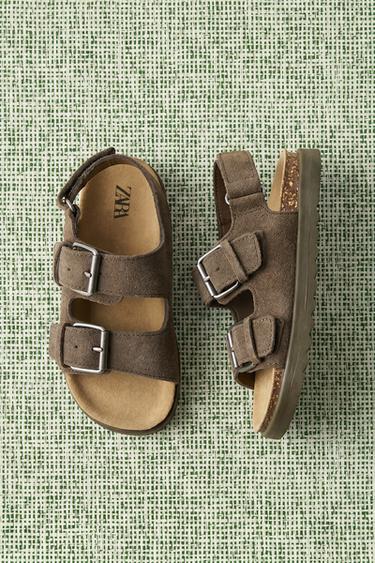 صندل جلدي بأبازيم - بني الخاص بـ Zara