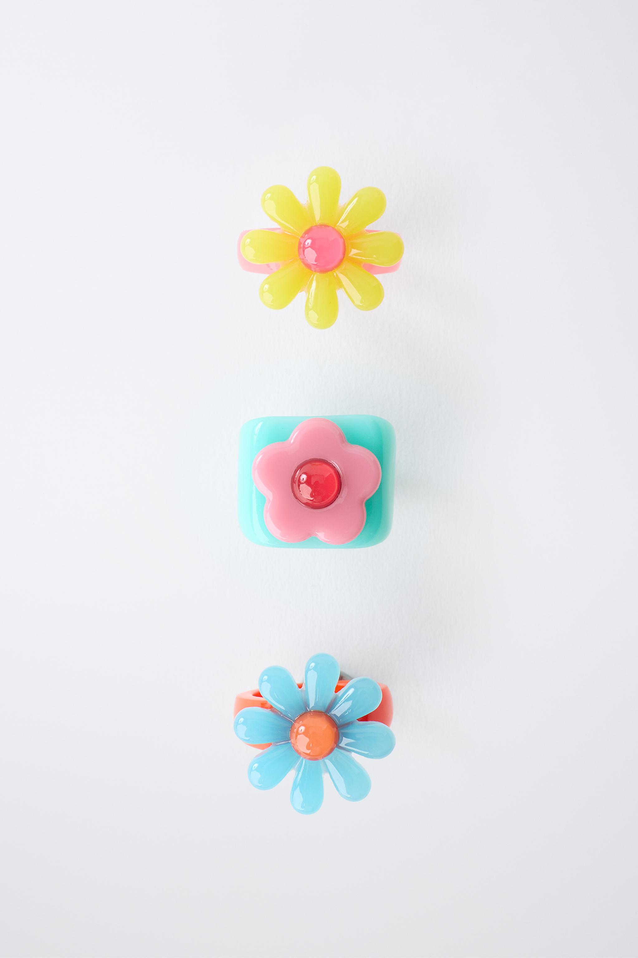 THREE-PACK OF FLOWER RINGS