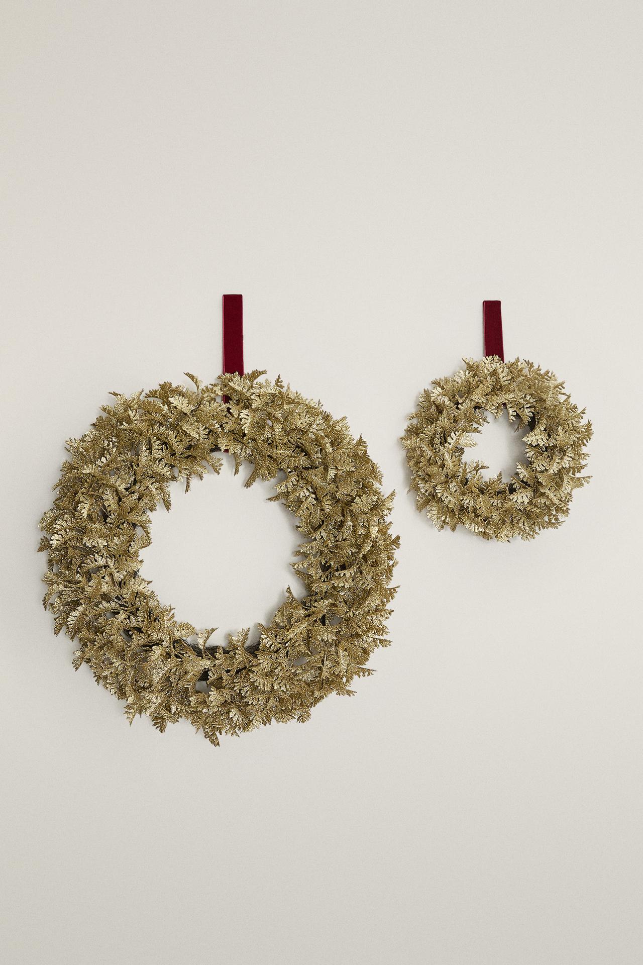 GLITTER LEAF CHRISTMAS WREATH