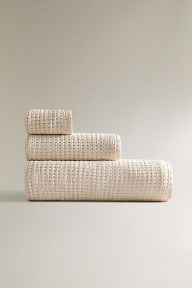Zara CHUNKY WAFFLE-KNIT BATH TOWEL - 象牙色