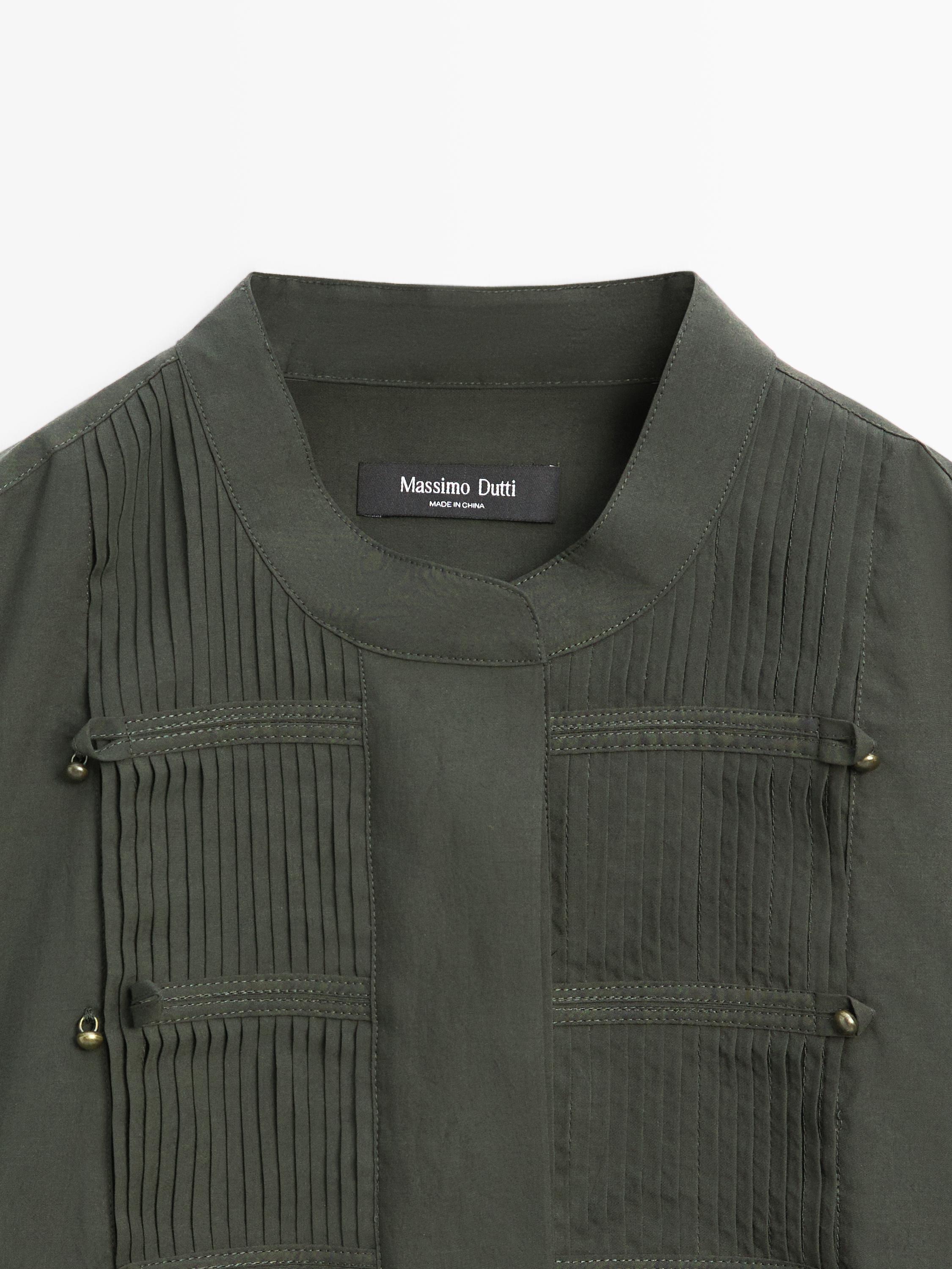 Pintuck shirt with stand collar