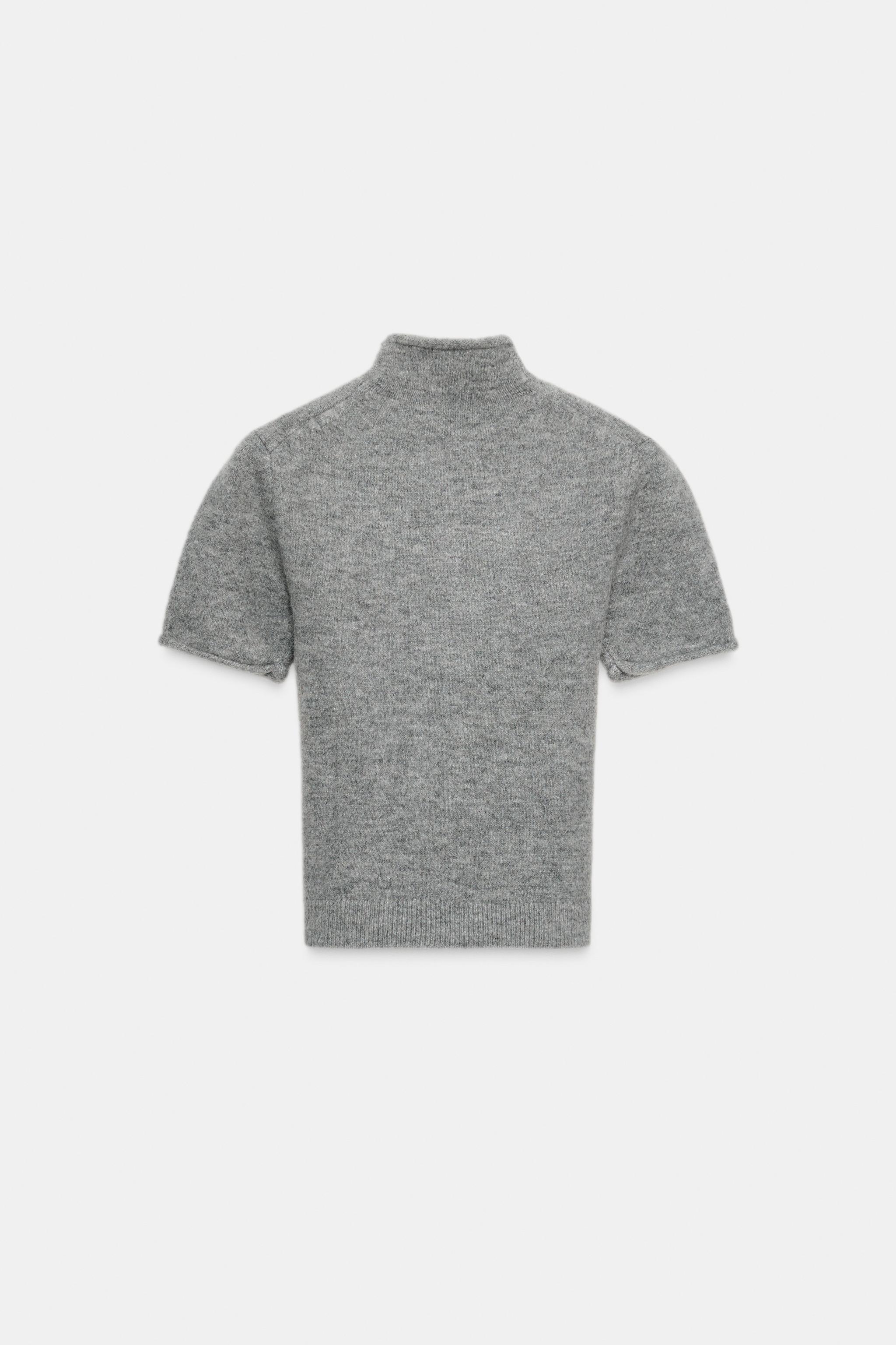 PULL EN MAILLE DOUCE À MANCHES COURTES