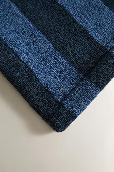 SERVIETTE DE PLAGE RAYURES CONTRASTANTES - Bleus de Zara - Image 2
