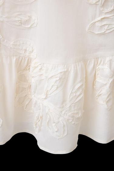 KLEID MIT BLUMENSTICKEREI - Cremefarben von Zara