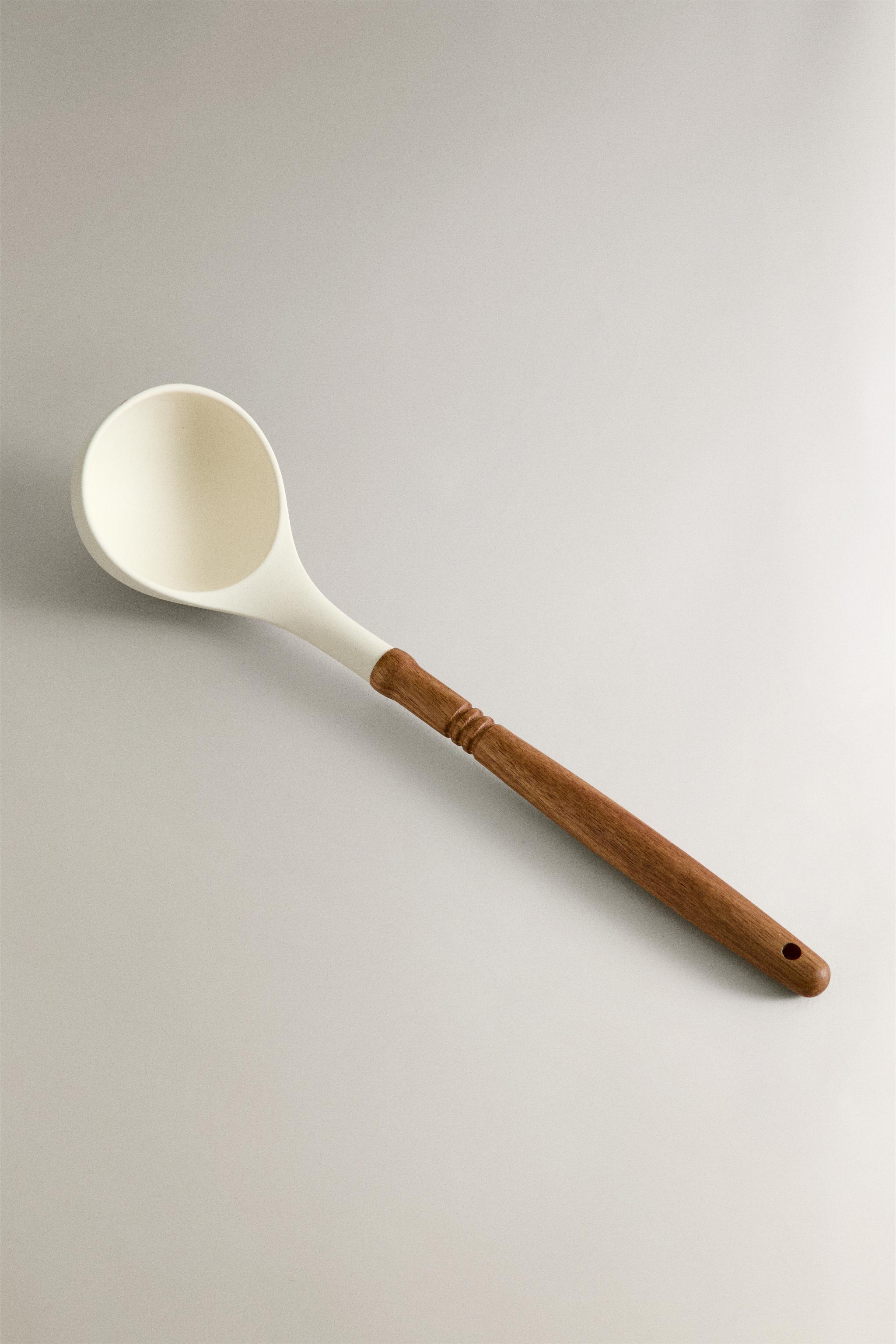 SILICONE AND WOOD LADLE — Cream
