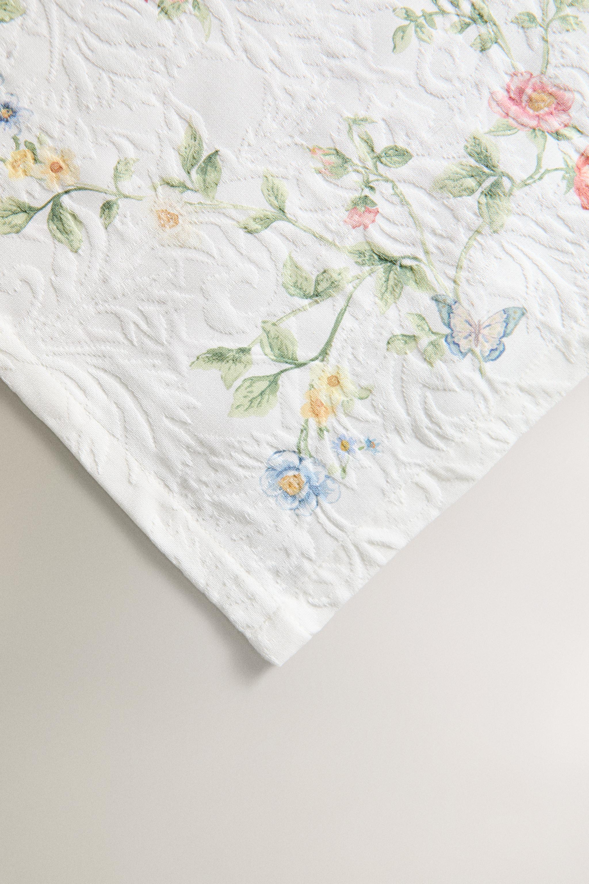 JACQUARD TABLE RUNNER WITH A FLORAL PRINT