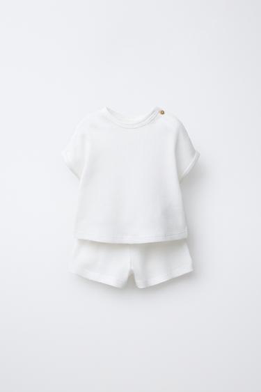 CONJUNTO CAMISETA Y BERMUDA WAFFLE LISO - Blanco roto de Zara - Imagen 0